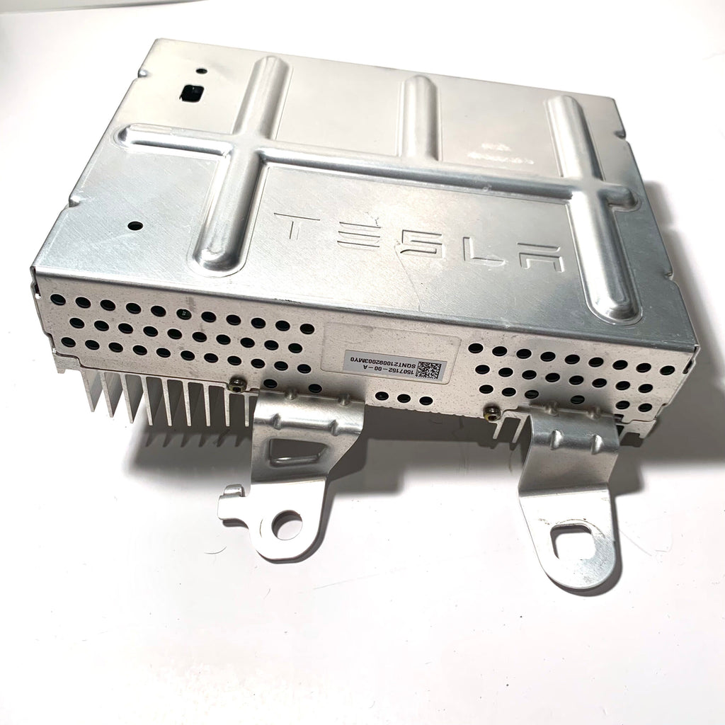 Used Tesla Model Y Audio Amplifier Assembly OEM 1507152-00-A – photo 2