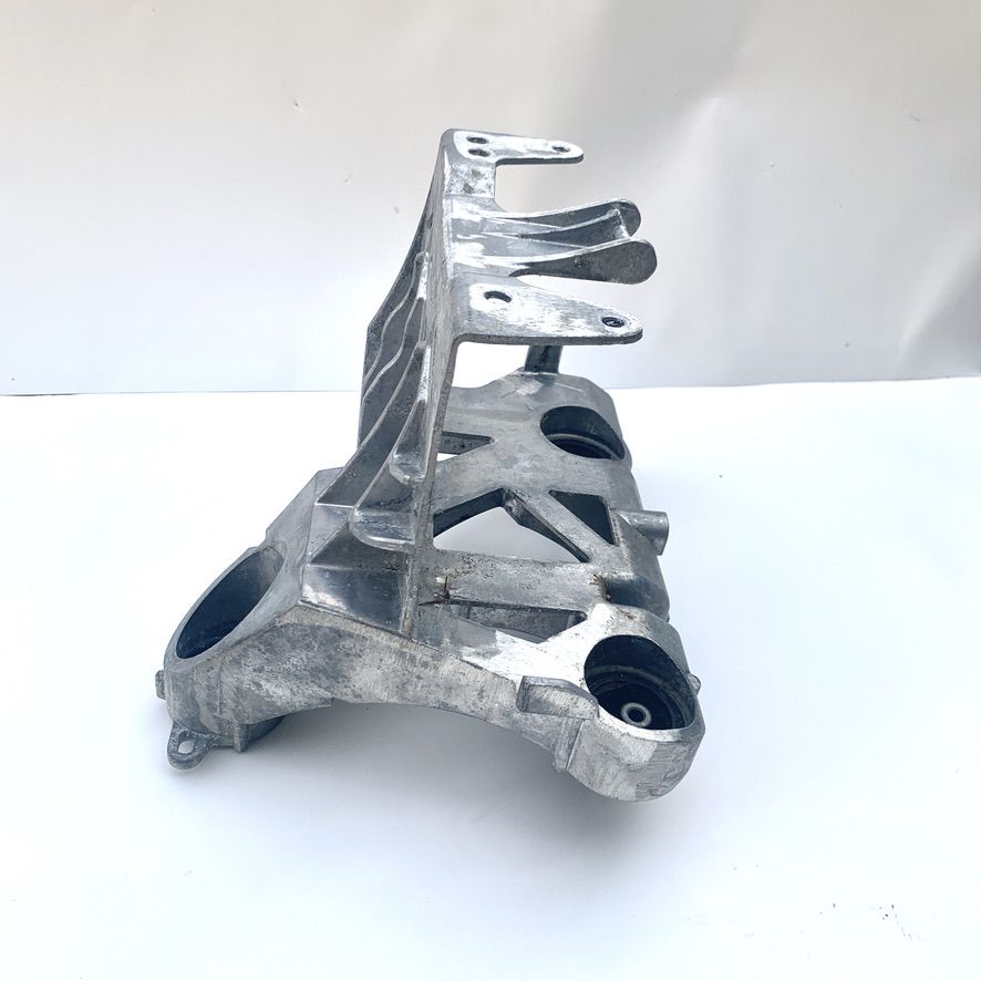 Used Tesla Model Y Air Conditioner Pump Bracket OEM 1500696-00-B – photo 5