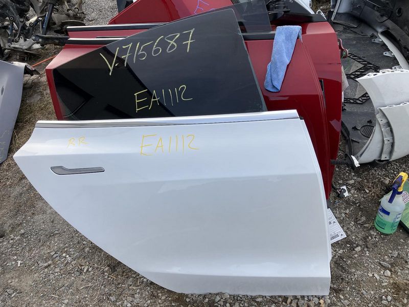 Used 2020 Tesla Model 3 rear right door white, original condition view 1; Elite EA1112