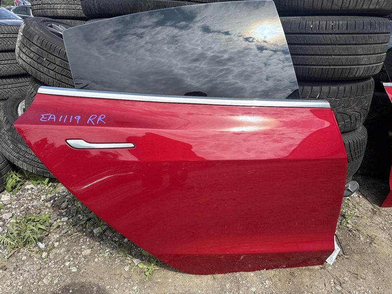 Used 2020 Tesla Model 3 rear right door red, original condition view 1; Elite EA1119