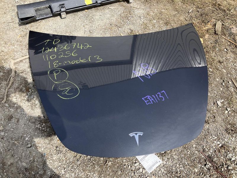 Original condition view 1, 2018 Model 3 hood Grey, Elite EA1137