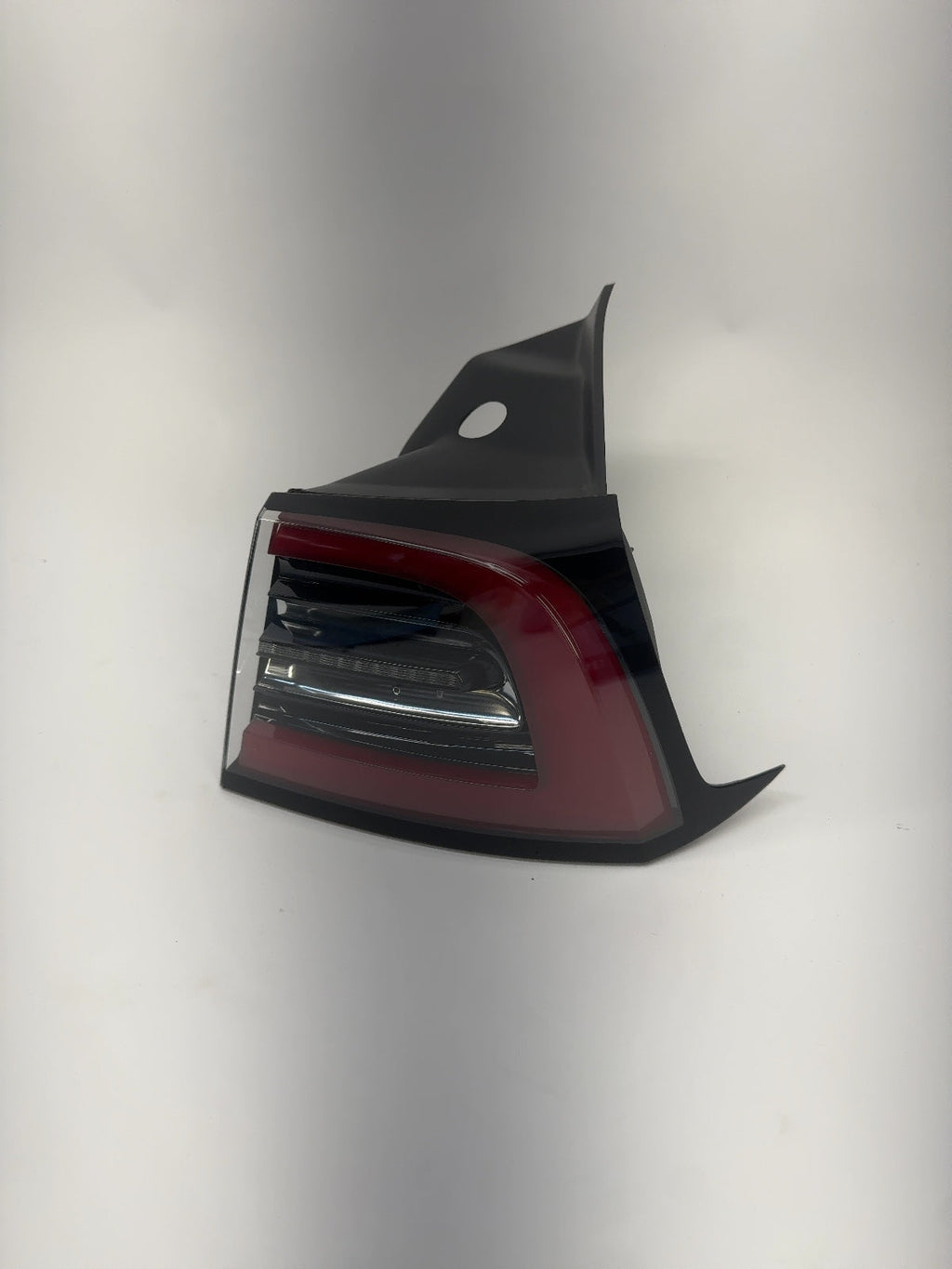2020-2023 Tesla Model 3 Tail Lamp Rear Bodyside Left 1077397-00-H - photo 1