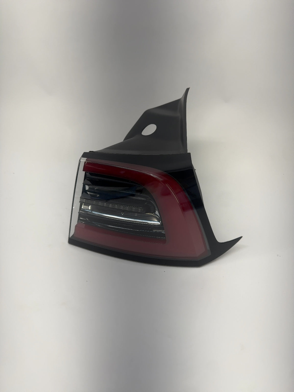 2020-2023 Tesla Model 3 Tail Lamp Rear Bodyside Left 1077397-00-H - photo 1
