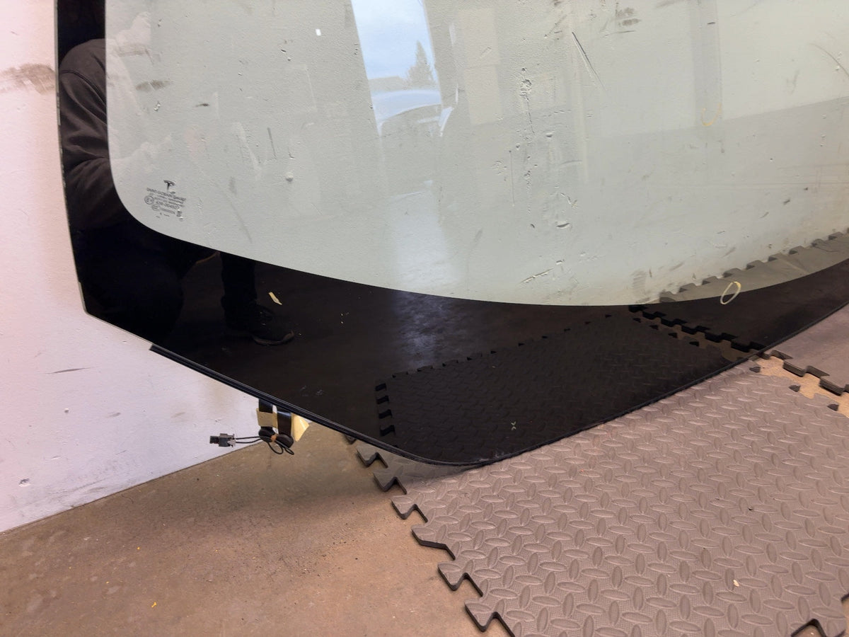 2021 Tesla Model Y Windshield 1533237-00-C - photo 2