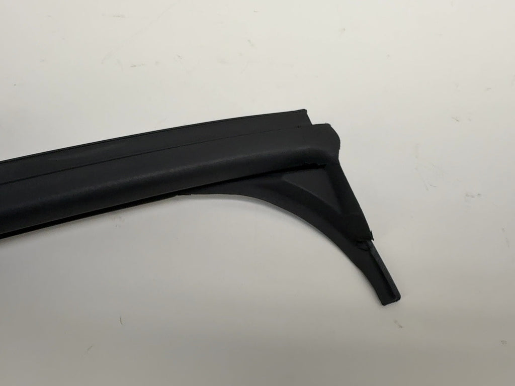 2023-2024 Tesla Model Y Rear Right Quarter Glass Weather Strip 1497714-00-D - photo 2