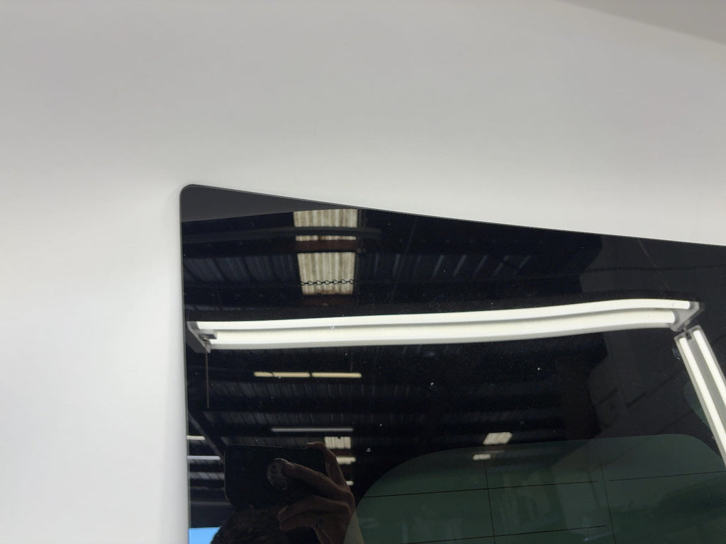 2022 Tesla Model Y Trunk Lid Glass 1509126-00-D - photo 2