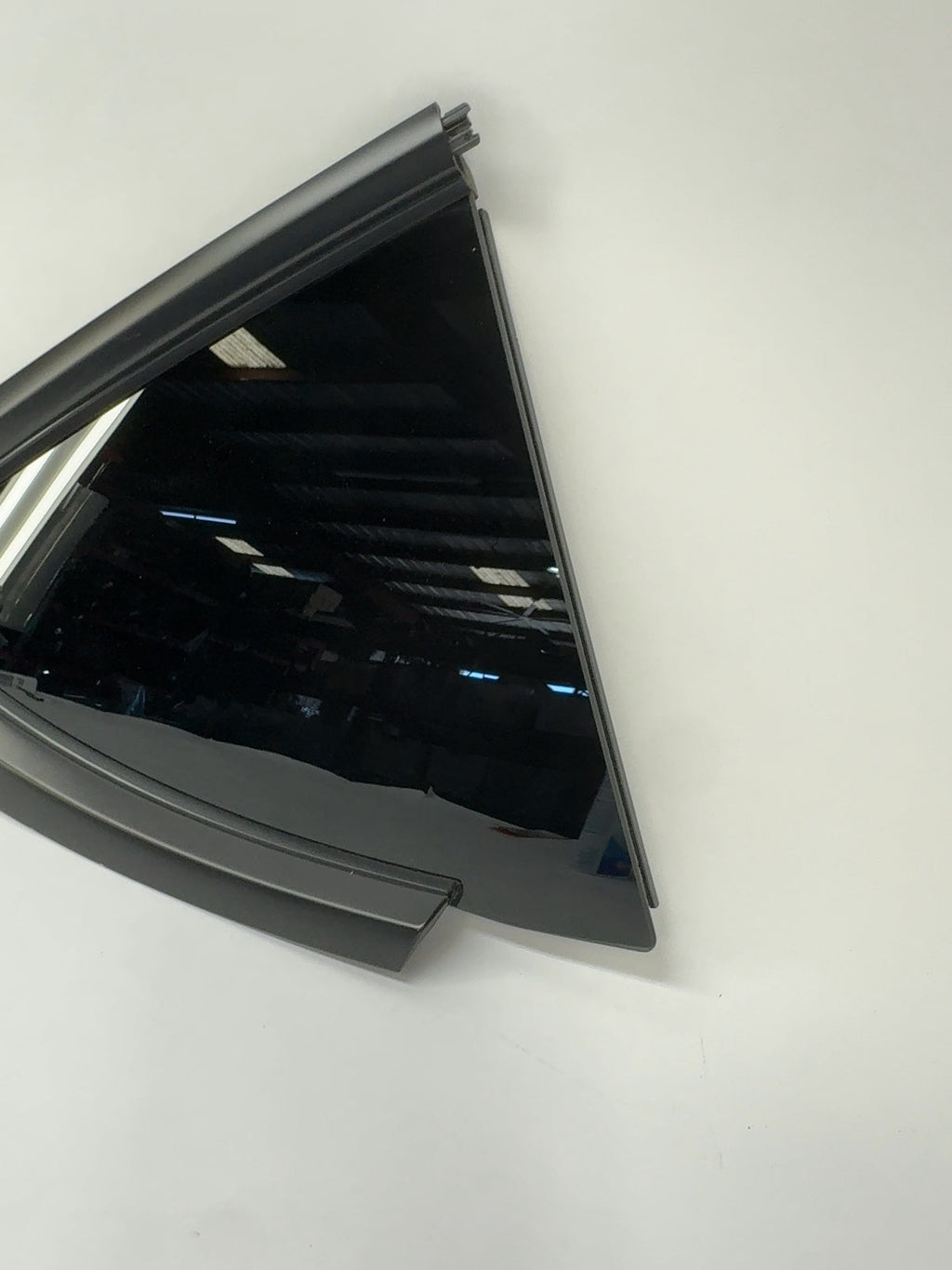 2023-2025 Tesla Model Y Right Quarter Glass 1495741-00-J - photo 2