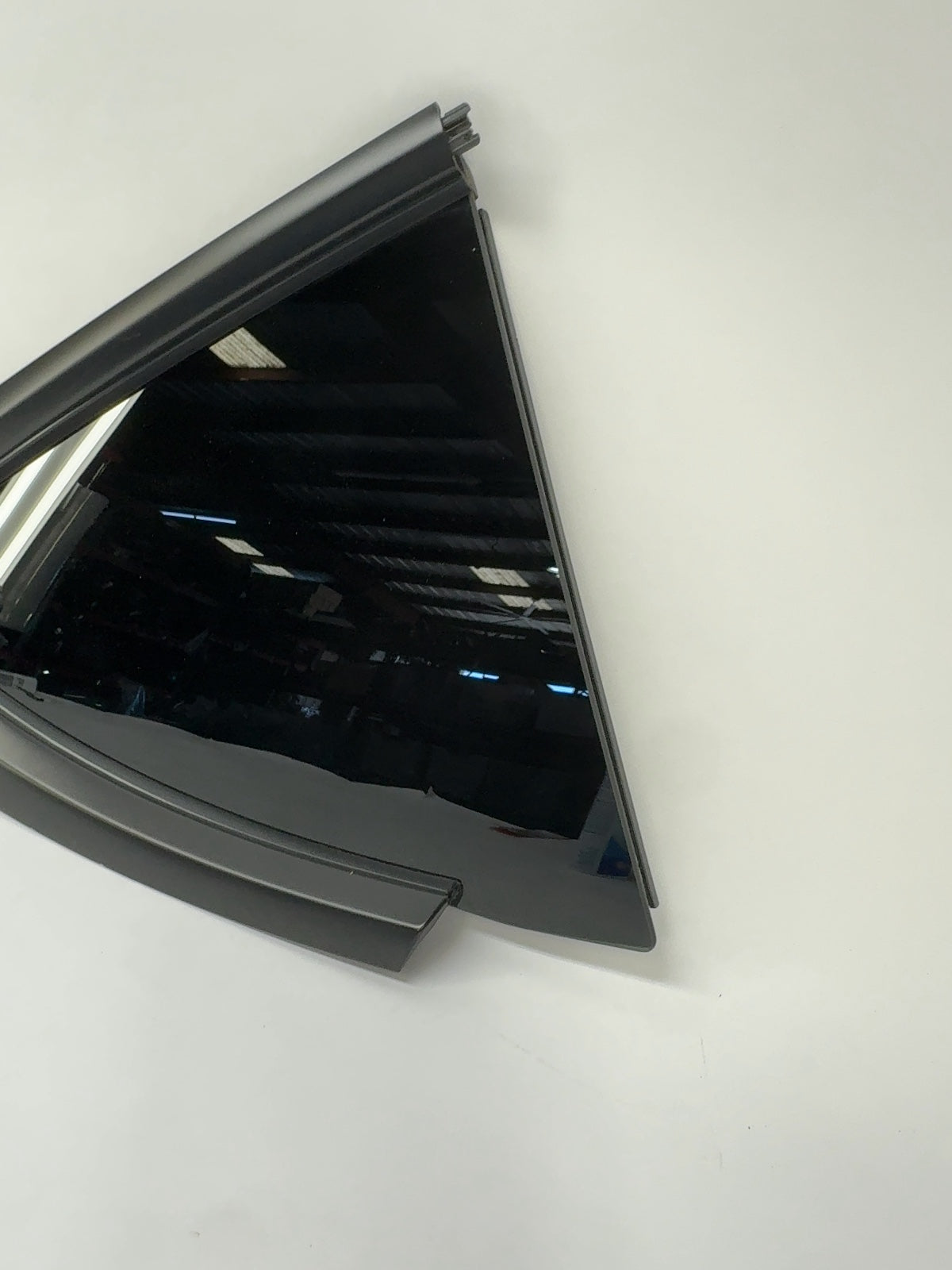 2023-2025 Tesla Model Y Right Quarter Glass 1495741-00-J - photo 2