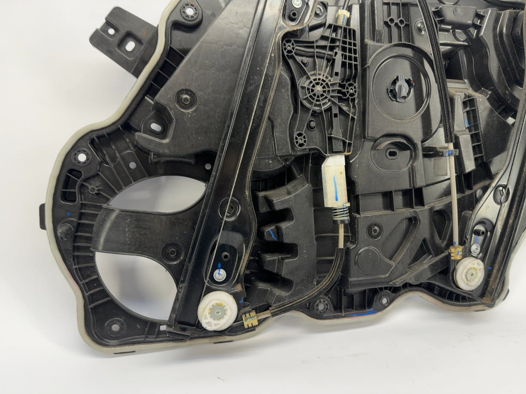 2020 Tesla Model Y Front Left Door Window Regulator 1526804-00-B - photo 2