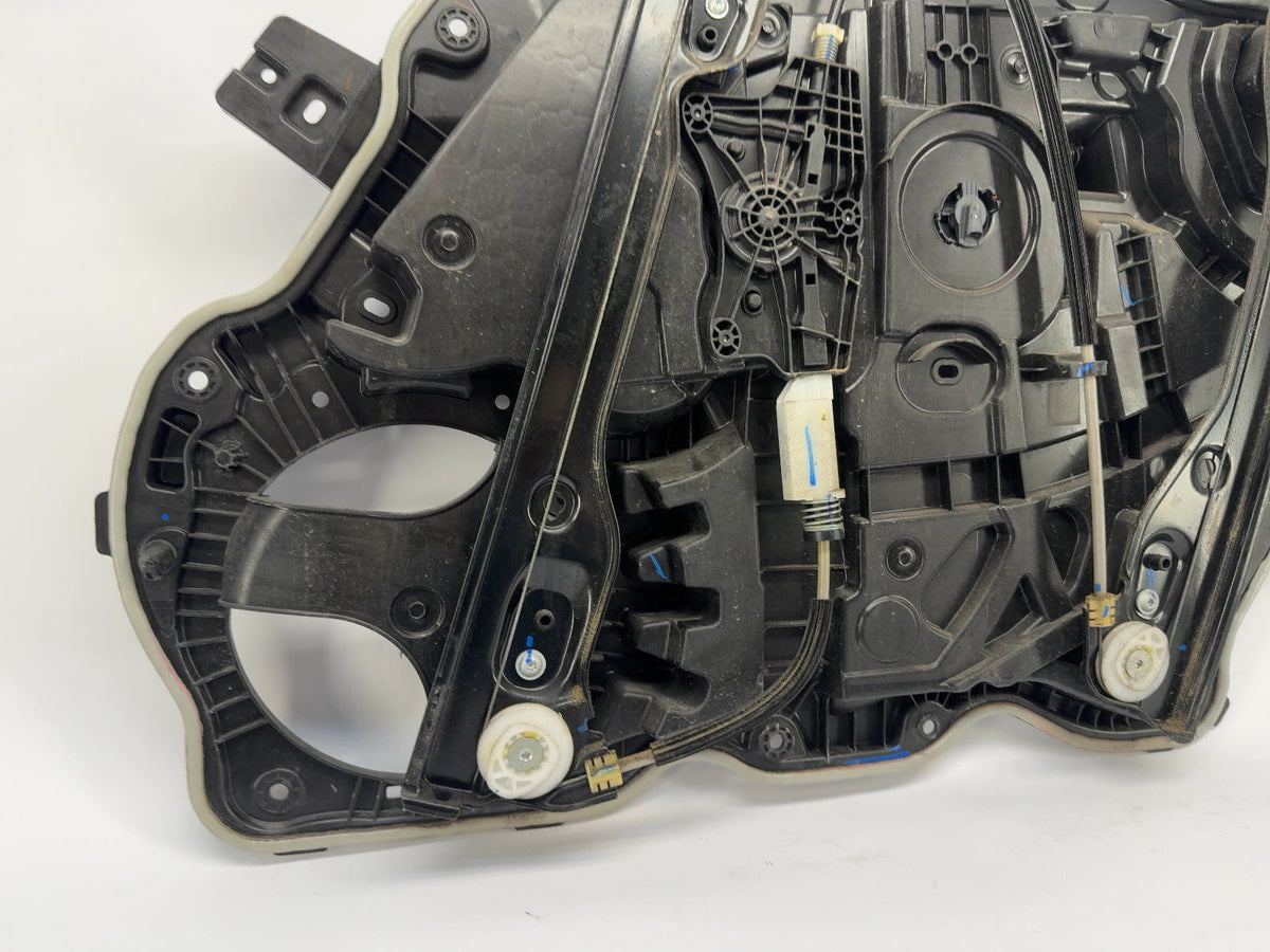 2020 Tesla Model Y Front Left Door Window Regulator 1526804-00-B - photo 2