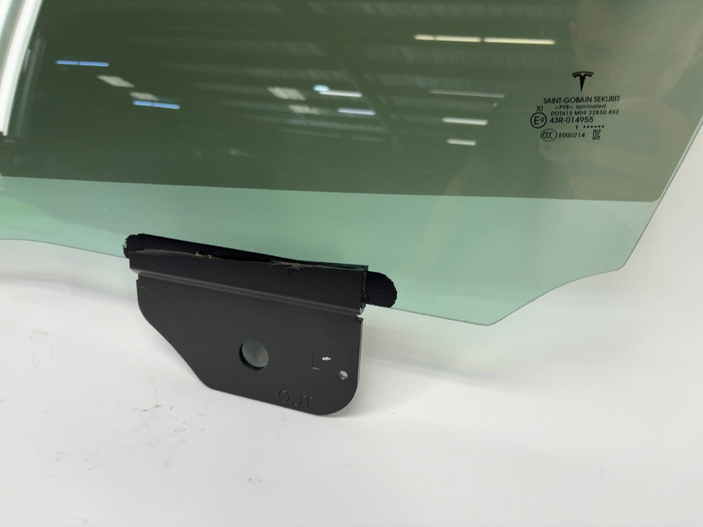 2021 Tesla Model Y Front Left Door Glass Laminated Note 1582616-99-A - photo 2