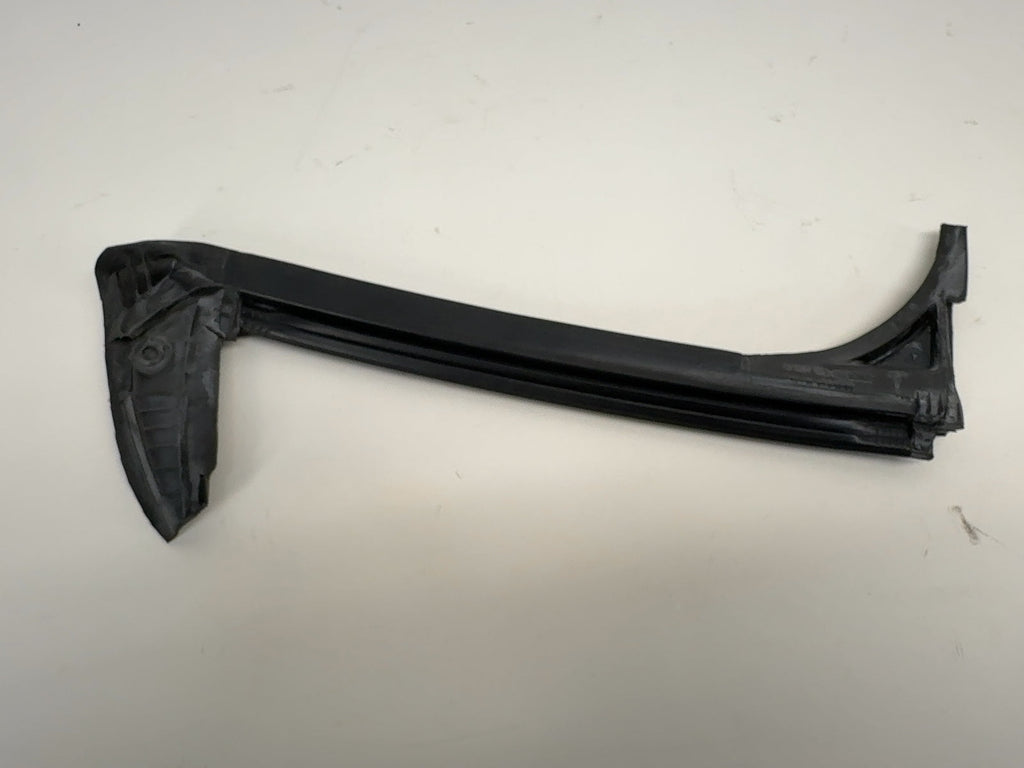2023-2024 Tesla Model Y Rear Right Quarter Glass Weather Strip 1497714-00-D - photo 4