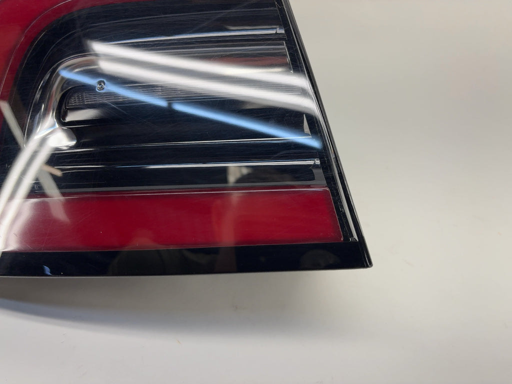 2018-2020 Tesla Model 3 Tail Lamp Rear Bodyside Left 1077397-00-F - photo 4