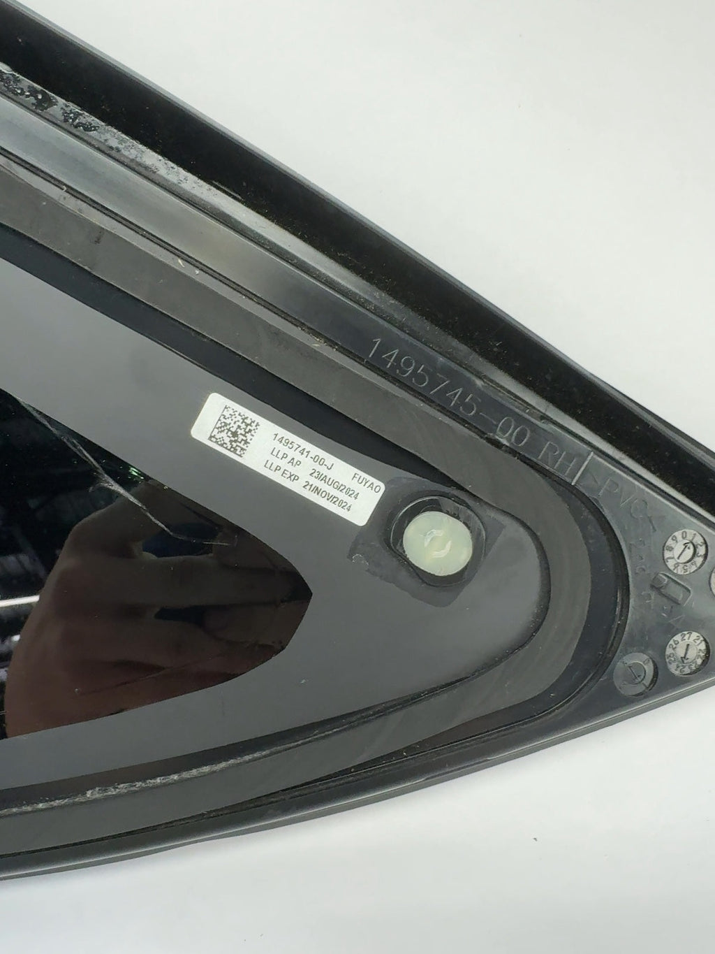 2023-2025 Tesla Model Y Right Quarter Glass 1495741-00-J - photo 4