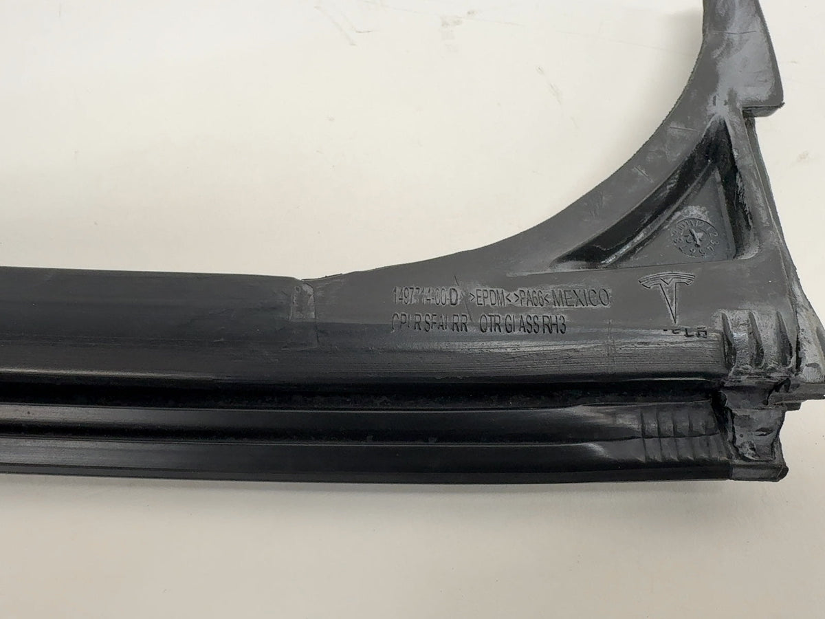 2023-2024 Tesla Model Y Rear Right Quarter Glass Weather Strip 1497714-00-D - photo 5