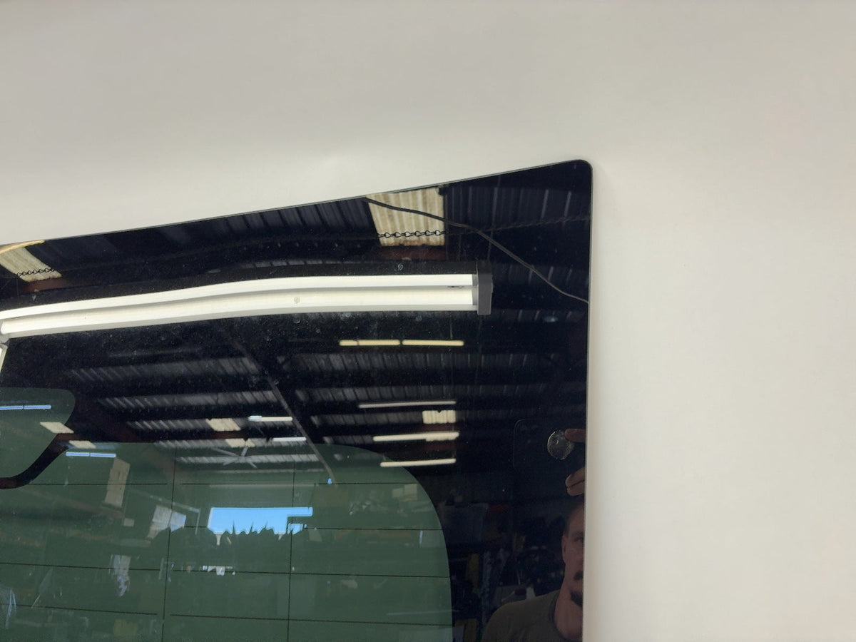 2022 Tesla Model Y Trunk Lid Glass 1509126-00-D - photo 5