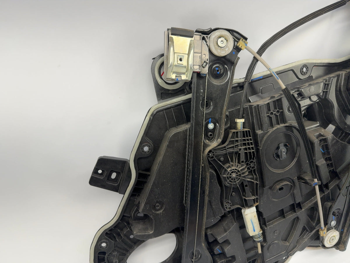 2020 Tesla Model Y Front Left Door Window Regulator 1526804-00-B - photo 5